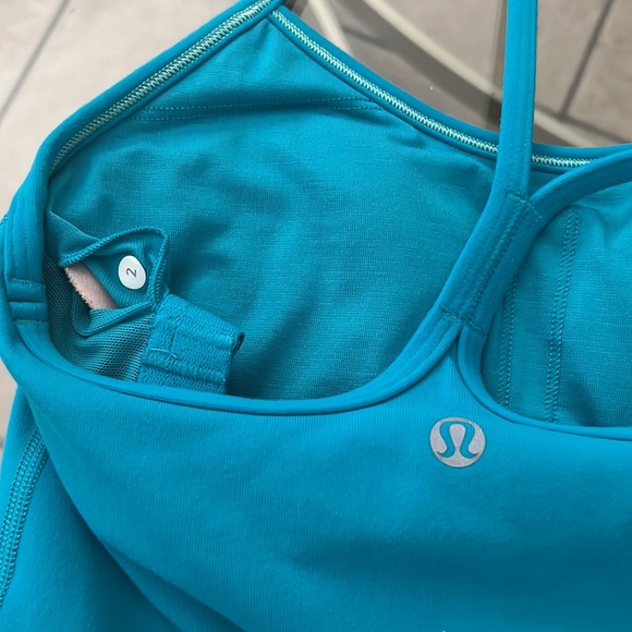Woman’s lululemon tank top - Picture 3 of 3